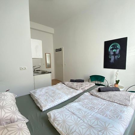 8 Fully Equipped Studio Shared Apt W Terrace Margareten فيينا المظهر الخارجي الصورة