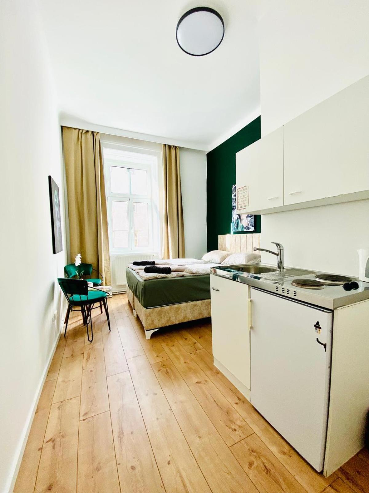 8 Fully Equipped Studio Shared Apt W Terrace Margareten فيينا المظهر الخارجي الصورة