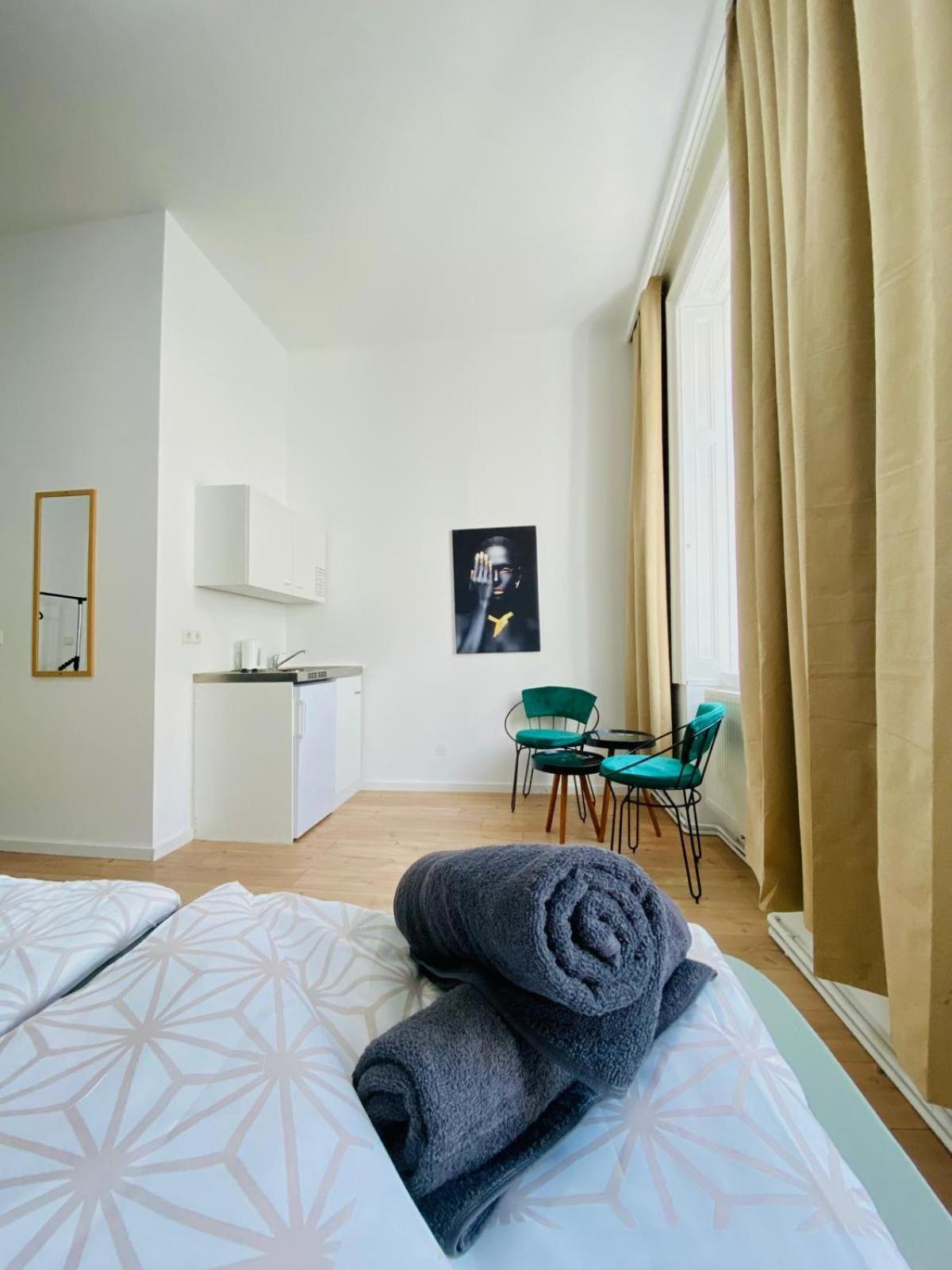8 Fully Equipped Studio Shared Apt W Terrace Margareten فيينا المظهر الخارجي الصورة