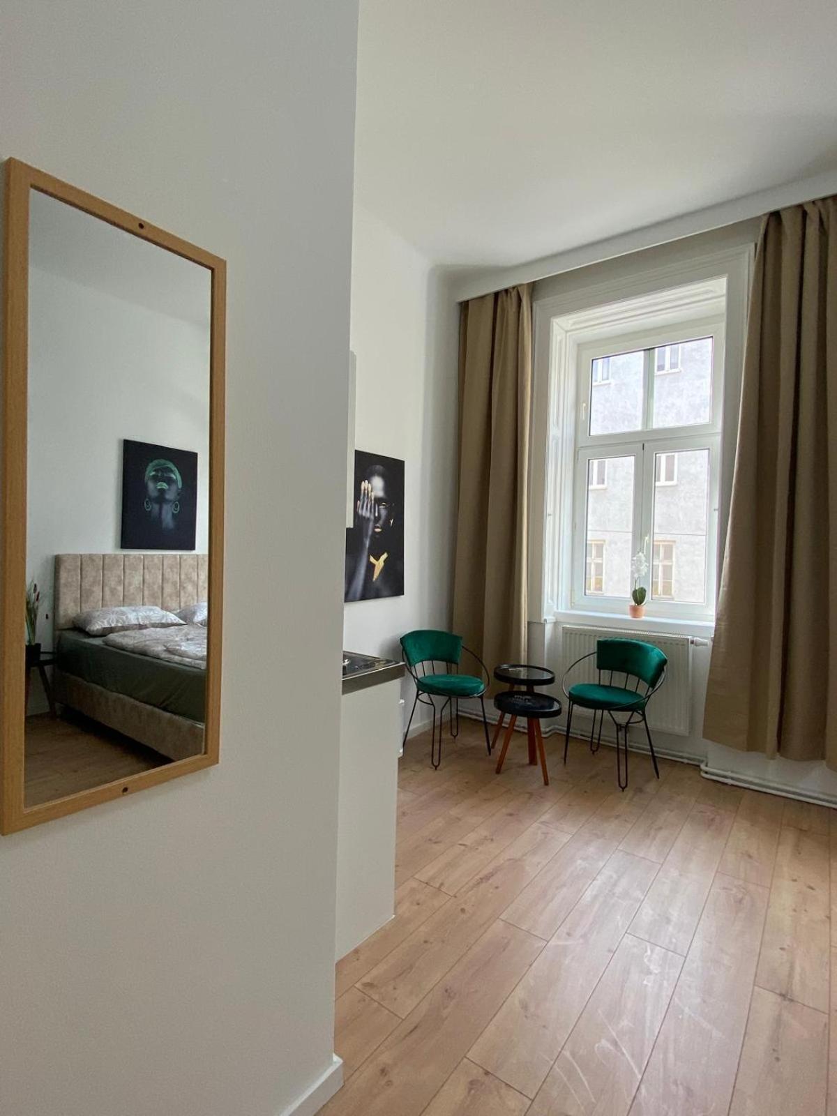 8 Fully Equipped Studio Shared Apt W Terrace Margareten فيينا المظهر الخارجي الصورة