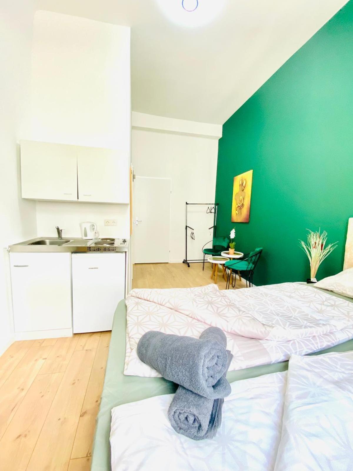 8 Fully Equipped Studio Shared Apt W Terrace Margareten فيينا المظهر الخارجي الصورة